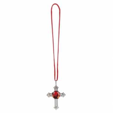 Zilveren kruis rode halsketting carnavalskleding Den Bosch