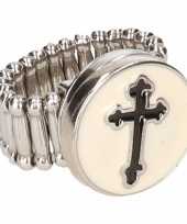 Carnavalskleding zilveren metalen ring zwart kruis chunk